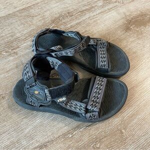 Teva Men’s Terra Fi Charcoal and Black Strap Sandals size 8